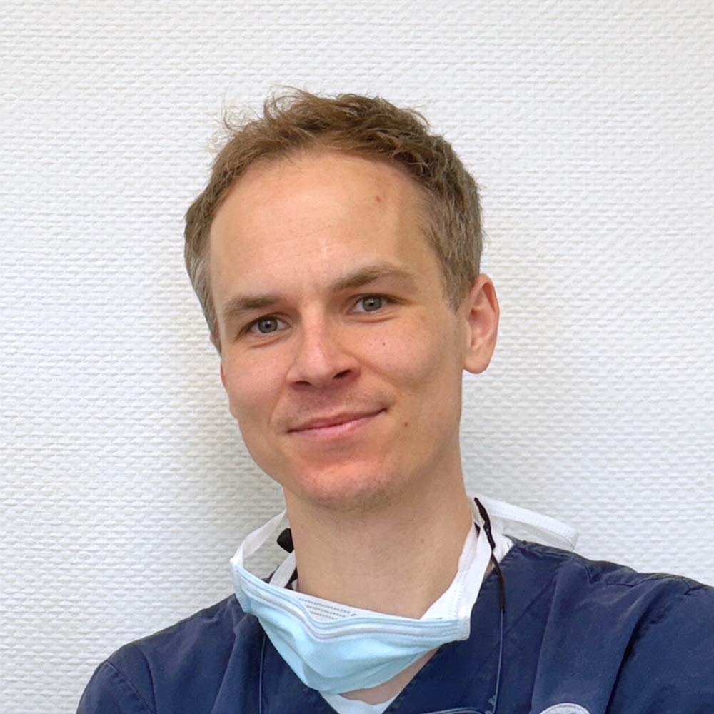 Dr. Nicolas Frisch